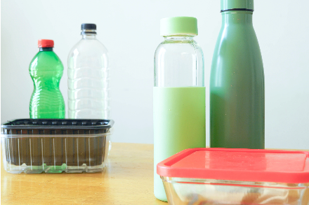 Comparison of plastic and glass food containers.